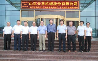 清華大學(xué)建筑設(shè)計(jì)研究院副院長、研究員侯建群蒞臨